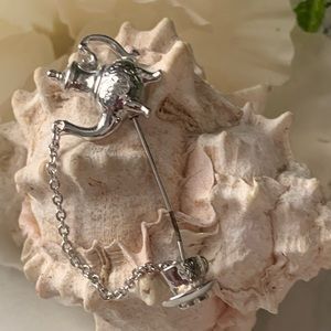 Vintage Tea pot silver tone brooch.